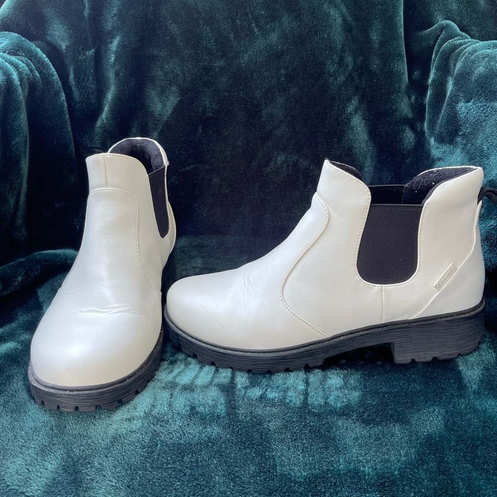 Low White Boot Size 11